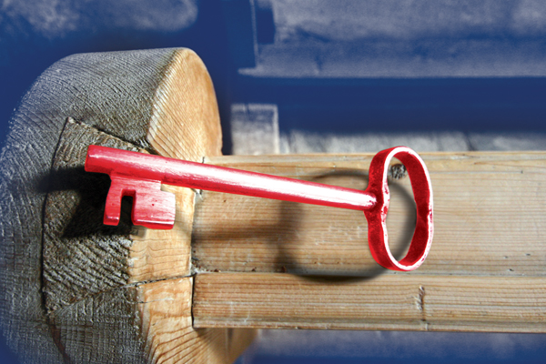 Key-on-wooden-block-600px